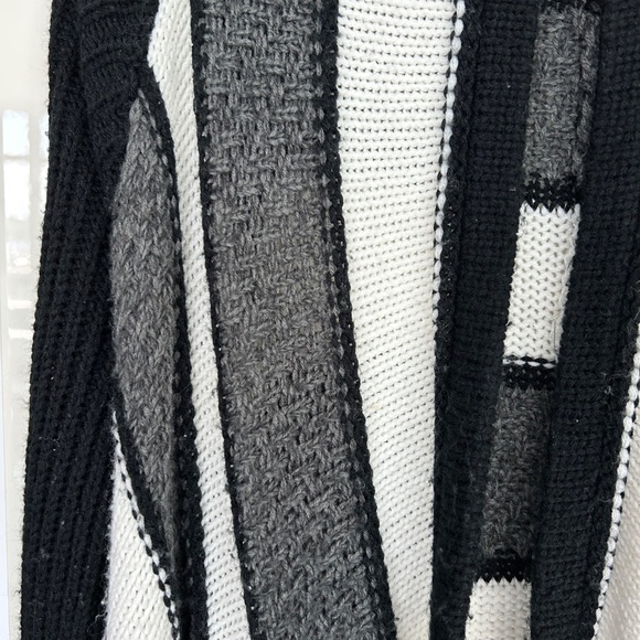 Fall Ladies Long Sweater - Picture 2 of 3